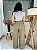 Calça Alfaiataria Caqui Escuro Pantalona Evasê Com Passantes E Bolsos Frente - Imagem 6