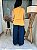 Blusa Viscose Mostarda Cavada, Gola Alta e Botões Lateralizados - Imagem 6