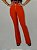 Calça Alfaiataria Vermelho Alaranjado Flare com Nervuras Finas nos Bolsos Traseiros e Nervuras Frontais - Imagem 2