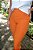 Calça Alfaiataria Feminina cor Caramelo Reta com Nervuras Horizontais no Quadril, Bolsos e Barra - Imagem 4