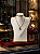 Expositor Médio Busto para Corrente Eloyse 23 x 30 cm - Courvin Premium - Off-White com Friso Dourado - Imagem 2