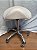 Mocho Sela Fixo Assento Ergonômico Giratório - Akmed - Branco - Showroom - Imagem 3
