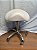 Mocho Sela Fixo Assento Ergonômico Giratório - Akmed - Branco - Showroom - Imagem 2