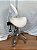 Mocho Sela Ajustável Ergonômico Com Encosto - Akmed - Branco - Showroom - Imagem 5