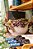 Cachepot Shabby P com aplicação de uva e dois pássaros - Imagem 5