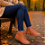 BOTA FEMININA CANO CURTO COM ZÍPER COR CARAMELO - Imagem 1