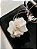 Colar Broche Flor Off White - Mini Moni - Imagem 1