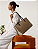 Bolsa Tote Contrastes - Alça de Ombro - Chenson 3485696 - Marrom - Imagem 4