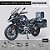 Miniatura BMW R 1250 GS PREMIUM TRIPLE BLACK - Escala 1:7 - 34 cm - Acende Farol, Lanterna, Spray, Aceleração - Imagem 5