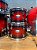 Bateria Pearl Decade Maple Gloss Deep Red Burst 20" 10" 12" 14" + Caixa 14x5,5" - Imagem 4