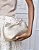 Dior - Bolsa Bow Dior Or pequena Pele de cordeiro laminada Mekong - Imagem 4