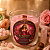 ✨ Vela Energizada Afrodite – Cereja com Aveia e Quartzo Rosa – Amor & Magnetismo 8x8 cm - Imagem 1