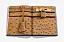 Fashionphile: The Book Of Iconic Bags - Imagem 9