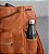 Mochila de Couro Masculina Estilo Saco Maiorca – Artesanal, com 3 Bolsos Externos - Imagem 5