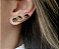BRINCO EAR CUFF COM GOTA CENTRAL NEGRA  BANHADO A OURO - Imagem 2