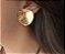 BRINCO FOLHA TRABALHADO LISO BANHADO A OURO - Imagem 2