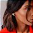 BRINCO EAR CUFF CRAVEJADO COM PEDRA OVAL VERMELHA BANHADO A RÓDIO BRANCO - Imagem 2