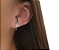 BRINCO EAR HOOK GOTA CENTRAL CRISTAL BANHO DE RÓDIO BRANCO - Imagem 2