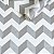 PAPEL DE PAREDE VINÍLICO IMPORTADO ESTILO CHEVRON ZIG ZAG - CINZA | BRANCO - Imagem 1