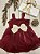 Vestido infantil vermelho Marsala com laço creme - Imagem 2
