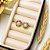 Brinco flor com zircônia folheado em ouro 18k - Imagem 1
