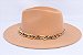 Chapéu Fedora Aba Grande 8cm Veludo Bege Faixa Dourada - Coleção Corrente Grande - Imagem 2