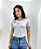 Blusa Feminina Branca Com Flores em Crochê Viscolycra - Imagem 2