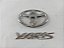 EMBLEMA TOYOTA TAMPA TRASEIRA YARIS SEDAN 1.5 2023 ORIGINAL - Imagem 1