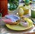 Prato Raso Le Creuset Soleil 27 cm – Cerâmica Premium | Casa de Lila - Imagem 1