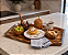 Bandeja Higienópolis em Madeira Teca e Metal – Elegância e Funcionalidade | Casa de Lila - Imagem 1