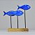 Enfeite Trio de Peixes Azuis no Pedestal em Madeira 23x24x8 cm - Imagem 1