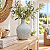 Vaso Decorativo Branco com Relevo Botânico - Imagem 1