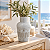 Vaso Decorativo Cinza com Detalhes em Relevo - Imagem 1