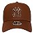 Boné New Era Outline Ef Trucker New York Yankees Marrom - Imagem 2