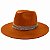 CHAPÉU FEDORA FERRUGEM UNISSEX CORRENTE SETAS DUPLAS PRATEADAS ABA RETA 7,5 CM - Imagem 2