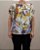 Blusa estampada de crepe com decote canoa e laço nas costas - Imagem 4