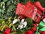 Arranjo de   Três Lindas  Rosas  Vermelhas na caixa Amor Com Chocolates Lindt - Imagem 3