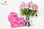 Luxuoso Arranjo de Rosas Lilás & Pelúcia – Delicadeza que Encanta - Imagem 3