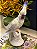 Escultura Cacatua - Decorativa - Resina - Branca e Roxo - Imagem 3