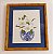 QUADRO GRAVURA BUQUÊ DE FLORES BRANCAS NO VASO AZUL E BRANCO - Imagem 1