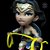 Q-FIG DC Justice League: Wonder Woman com laço - Imagem 4