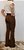 Calça feminina modelagem flare em tecido jacquard caramelo com estampa black square - Imagem 4