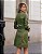 Vestido curto manga longa em couro eco verde com botões e costura - Cindy - Imagem 2