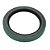 RETENTOR DIANTEIRO DO VIRABREQUIM (ORIGINAL GENUINO) JOHN DEERE 6300 / 6500 / 6600 -  85825505 / 9968357 / 9968312 / AT21608 / 87691752 / AR67942 - Imagem 1