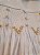 Vestido casinha de abelha branco com detalhes dourado - Imagem 3