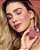 SHIMMER BLUSH - BLUSH CINTILANTE COMPACTO - MALIBU / BRUNA TAVARES - Imagem 2