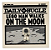 Placa Lisa 2x2 com o jornal 'DAILY BUGLE' e o  padrão 'LEGO MAN WALKS ON THE MOON' branca - Imagem 1