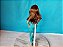 Barbie fashionista articulada Nikki Morena de calças compridas azul - Imagem 5