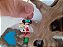 Miniatura Disney de 2,5 cm a 3,5 cm de Mickey e Minnie natalinos.para decorar árvore de Natal - Imagem 6