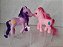 Pôneis, tipo My Little Pony, sem marca, um rosa sem simbolo, outro lilás com borboleta de 10.cm. - Imagem 1